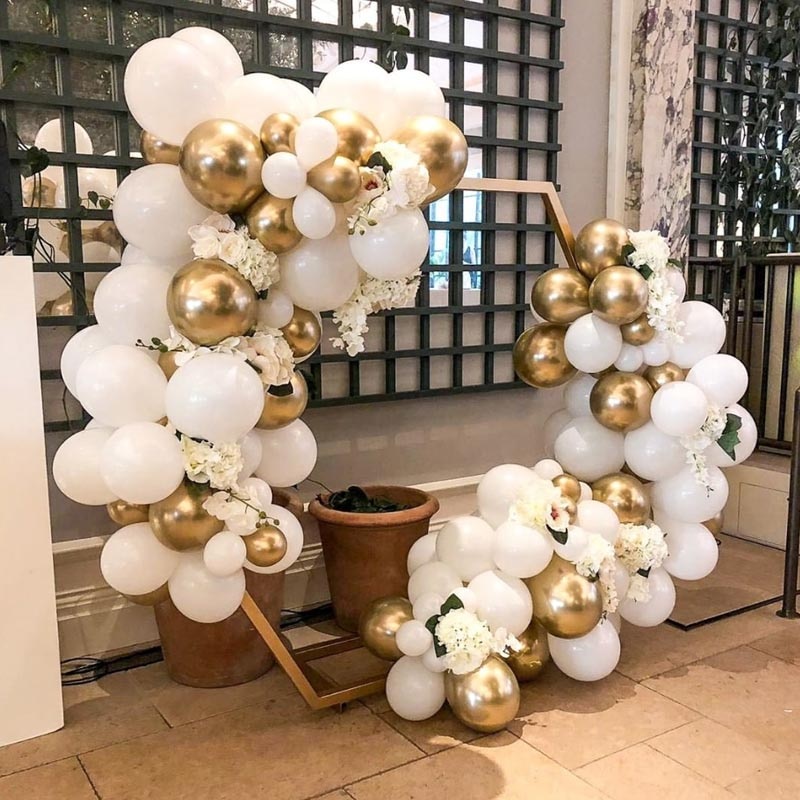 Arche de Ballons – Blanc et métallique or (Lot de 104 ballons