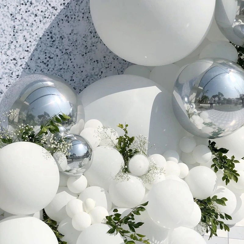 Arche de Ballons – Blanc et argent (Lot de 102 ballons) – Mon Joli Mariage